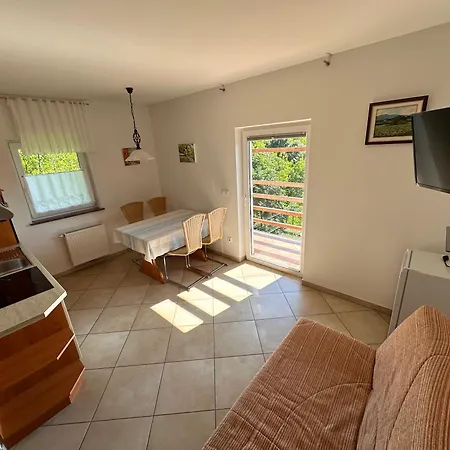 Suster * Stari Trg ob Kolpi