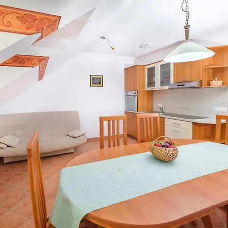 Suster Stari Trg ob Kolpi