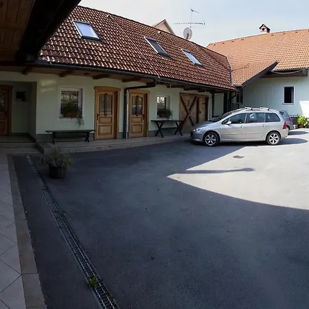 Suster * Stari Trg ob Kolpi